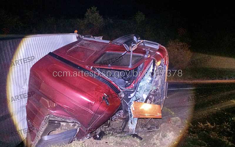 Quatro colisões seguidas na SP-280, envolve ônibus de cantora sertaneja - sudoestepaulista