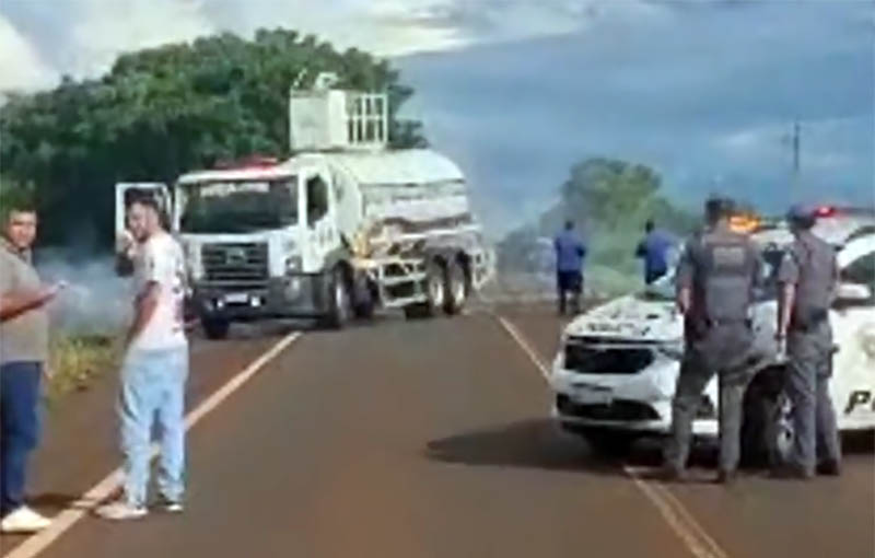 Veículos de Taguaí e Taquarituba pegam fogo após colisão na SP-249 - sudoestepaulista
