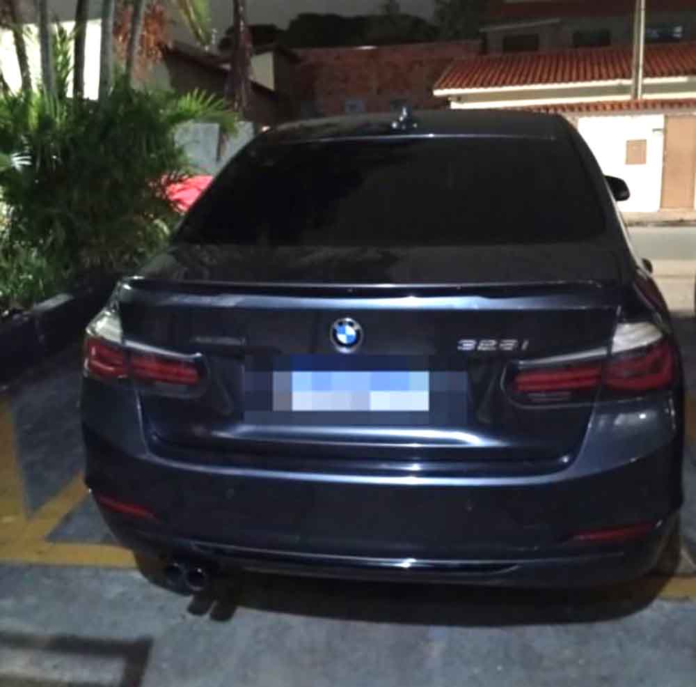 Homens com submetralhadora e drogas circulando com um BMW são presos pela GCM de Itapeva - sudoestepaulista Homens com submetralhadora e drogas circulando com um BMW são presos pela GCM de Itapeva - sudoestepaulista