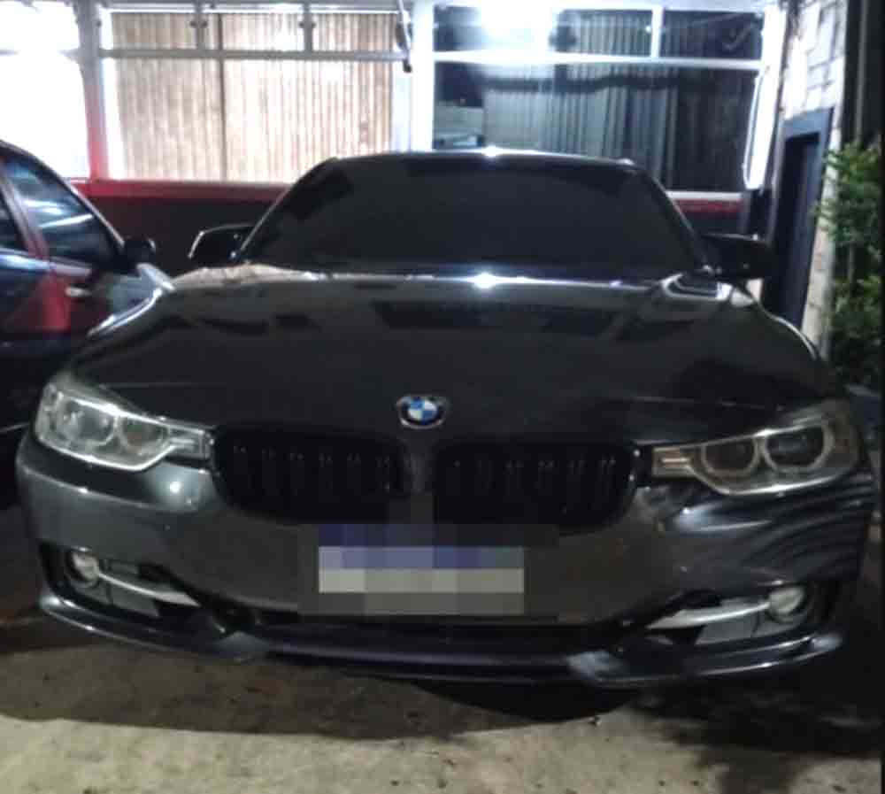 Homens com submetralhadora e drogas circulando com um BMW são presos pela GCM de Itapeva - sudoestepaulista Homens com submetralhadora e drogas circulando com um BMW são presos pela GCM de Itapeva - sudoestepaulista