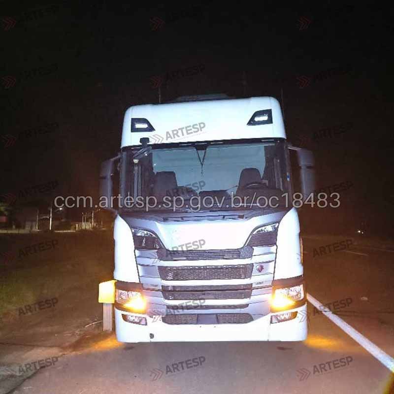 Caminhoneiro morre prensado ao bater em traseira de carreta na SP280 - sudoestepaulista Caminhoneiro morre prensado ao bater em traseira de carreta na SP280 - sudoestepaulista