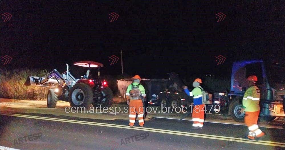 Bêbado na pista teria sido a causa do tombamento do caminhão e morte do motorista em Taquarituba - sudoestepaulista Bêbado na pista teria sido a causa do tombamento do caminhão e morte do motorista em Taquarituba - sudoestepaulista