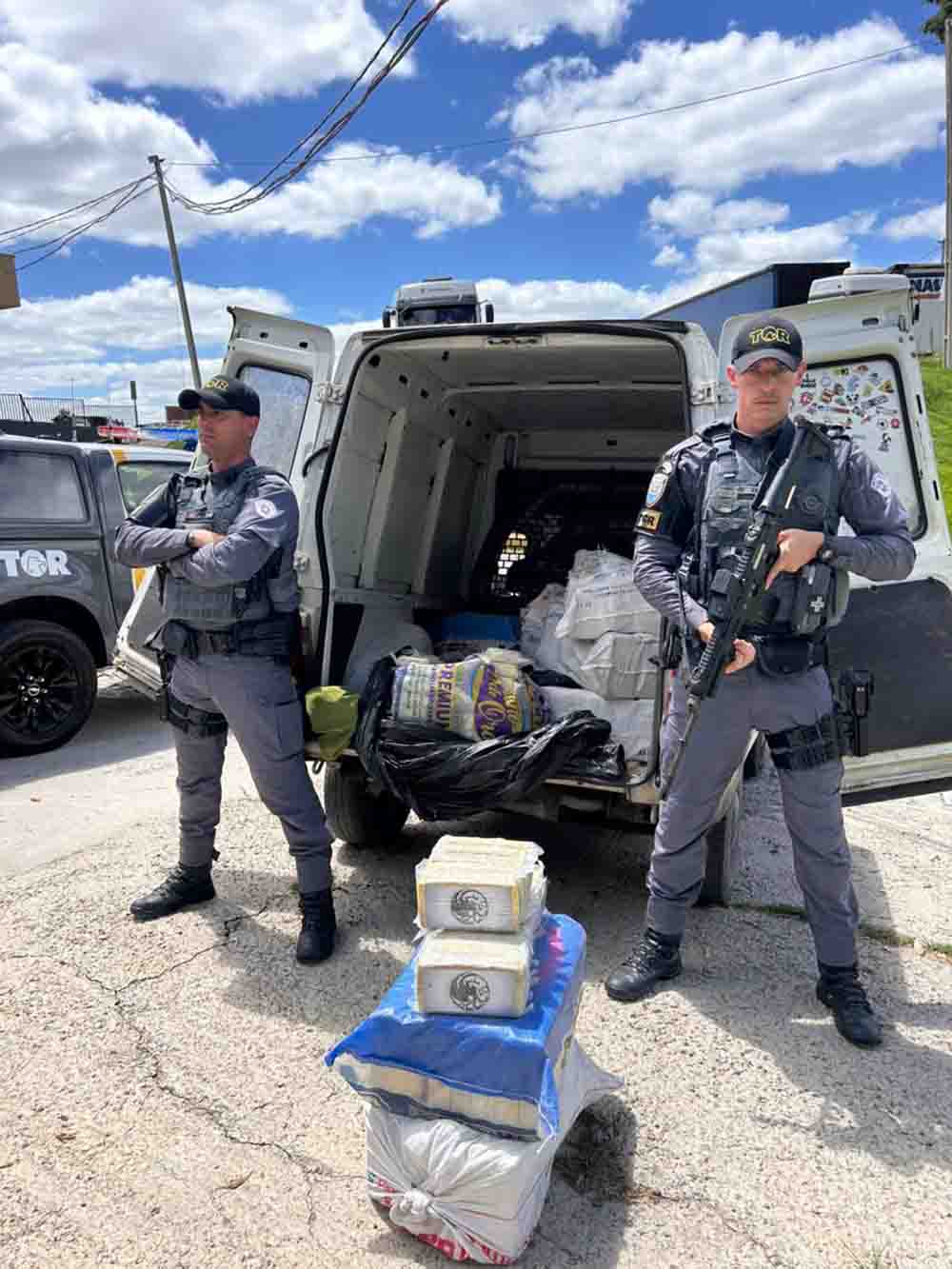 400 kg de pasta base de cocaína é apreendida pela Polícia Rodoviária na SP-280 - sudoestepaulista