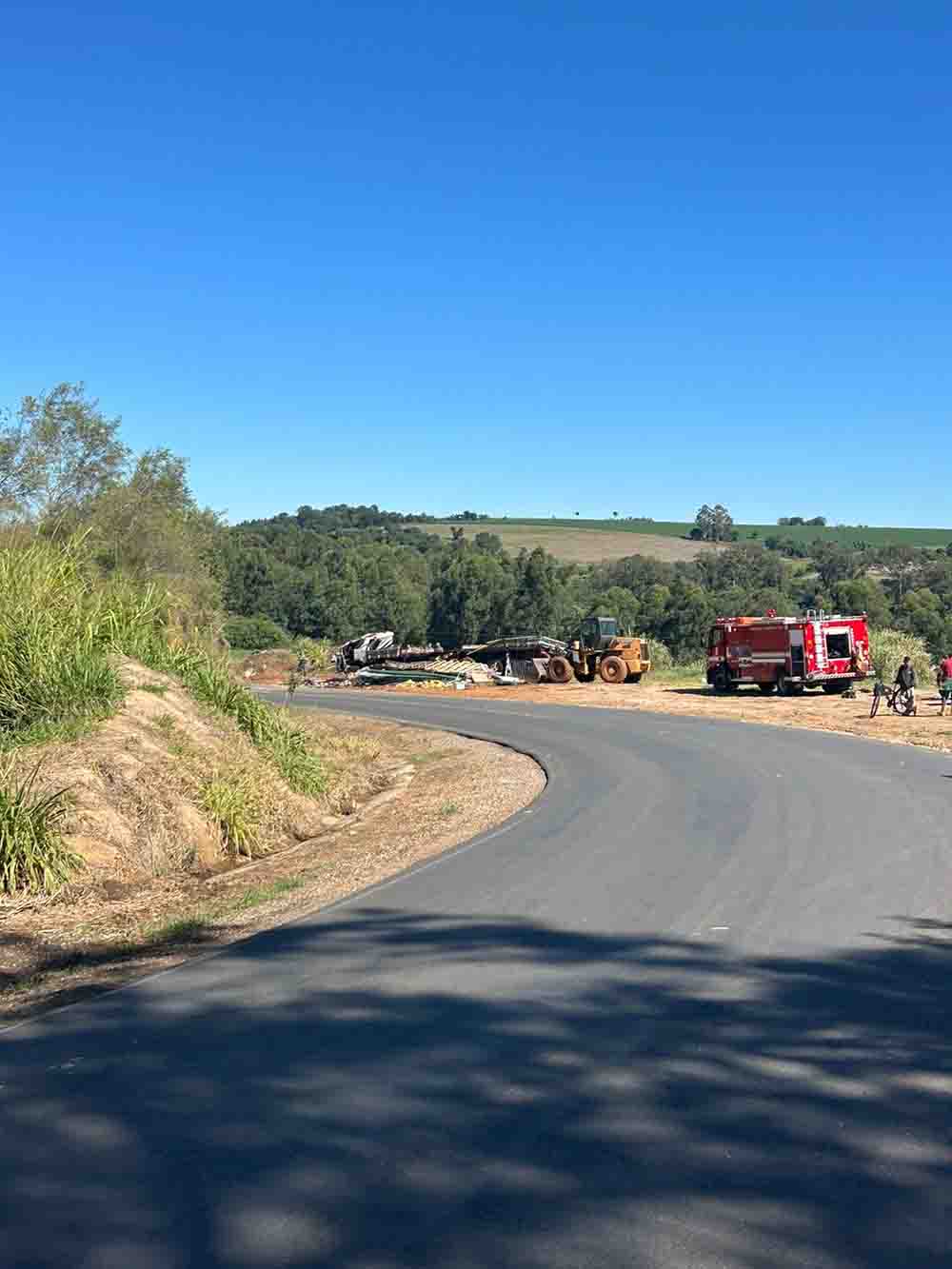 Caminhoneiro do Rio Grande do Sul morre em acidente na famosa ‘curva do mosteirinho’ em vicinal de Itaporanga - sudoestepaulista