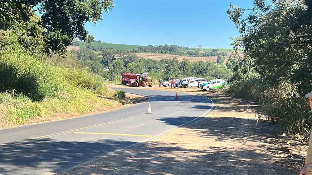 Caminhoneiro do Rio Grande do Sul morre em acidente na famosa ‘curva do mosteirinho’ em vicinal de Itaporanga - sudoestepaulista