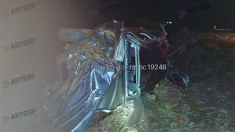 Caminhonete capota ceifando a vida do motorista na SP-255 em Itaí - sudoestepaulista