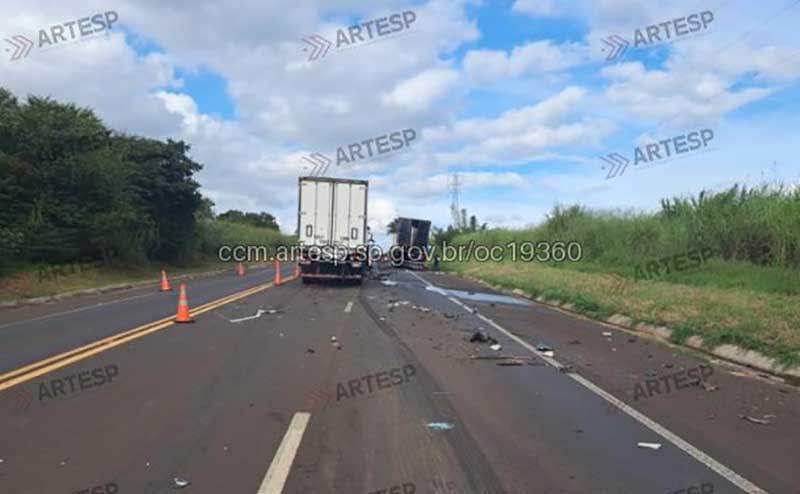 Trecho da SP-270 que corta a região Sudoeste Paulista volta a registrar acidente entre carretas - sudoestepaulista
