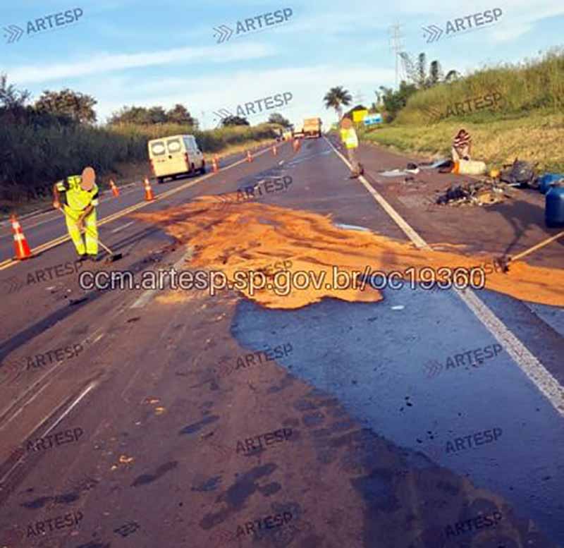 Trecho da SP-270 que corta a região Sudoeste Paulista volta a registrar acidente entre carretas - sudoestepaulista