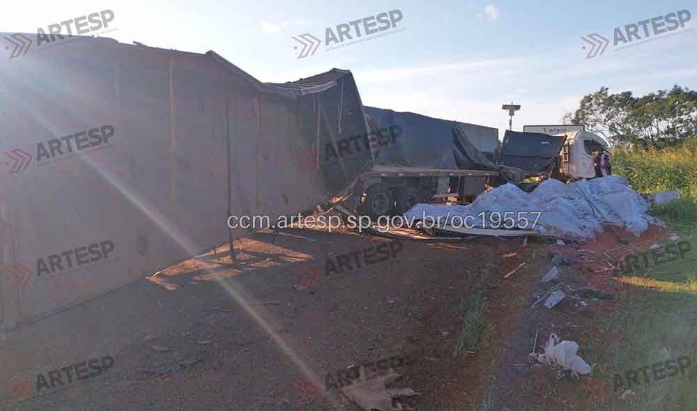 Morre o motorista que tombou carreta na SP-255 em Taquarituba - sudoestepaulista