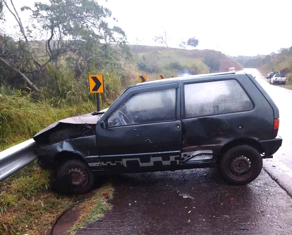 Acidente em Timburi ocorreu debaixo de chuva e ultrapassagem em local proibido pode ser a causa - sudoestepaulista Acidente em Timburi ocorreu debaixo de chuva e ultrapassagem em local proibido pode ser a causa - sudoestepaulista