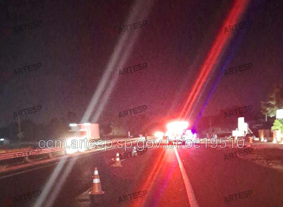 Atropelamento e morte de pedestre na SP-270 em Paranapanema - sudoestepaulista Atropelamento e morte de pedestre na SP-270 em Paranapanema - sudoestepaulista