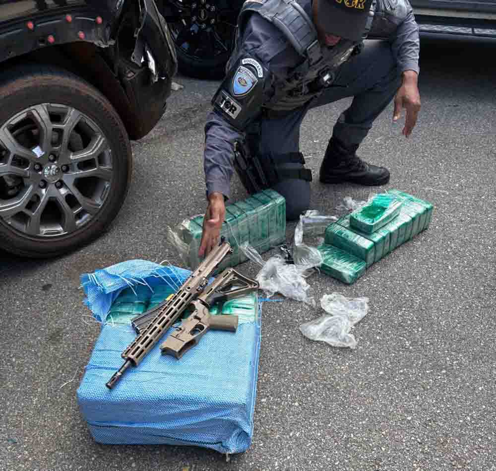 Após fuga pela SP-280, motorista é preso com 250 kg de pasta base de cocaína e fuzil - sudoestepaulista