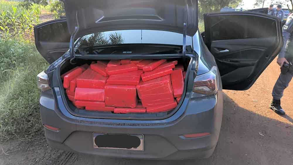 Carro com mais de 830 kg de maconha é apreendido pela Polícia Rodoviária na SP-270 - sudoestepaulista