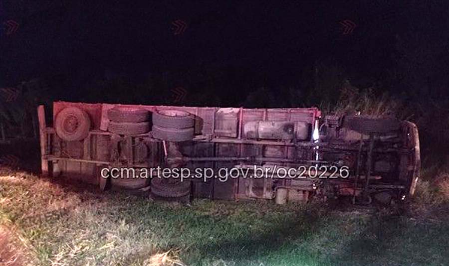 Caminhoneiro morre ao tombar caminhão na SP-280 - sudoestepaulista