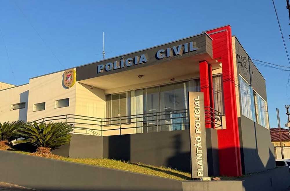 Delegado vende sucatas pra poder pintar prédio da Polícia Civil de Piraju - sudoestepaulista Delegado vende sucatas pra poder pintar prédio da Polícia Civil de Piraju - sudoestepaulista